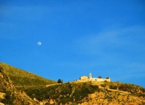 Albanie, une côte vallonnée