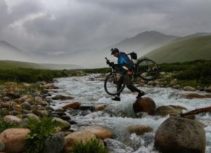 Traversée d'un gué sous l'orage...