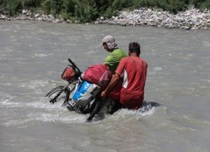 Il y avait bien un chemin... mais pas de pont !
