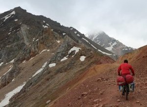 Passage de col, la neige n'est pas loin...
